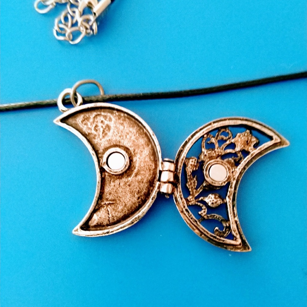 Moon Locket - Picture 2 of 2